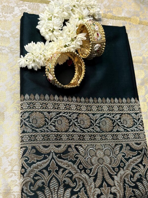 Navy Blue Saree - Image 4