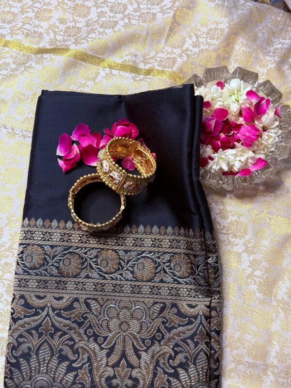 Navy Blue Saree - Image 2